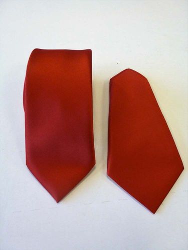 Corbata raso 8 cm, pañuelo rojo burdeos
