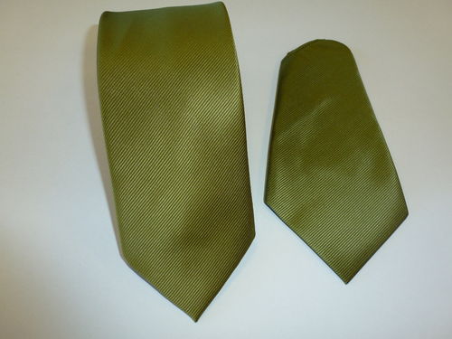 Corbata microfibra falso liso 8 cm y pañuelo verde oliva